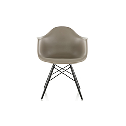 伊姆斯®塑料扶手椅 伊姆斯夫婦  Charles & Ray Eames 伊姆斯夫婦